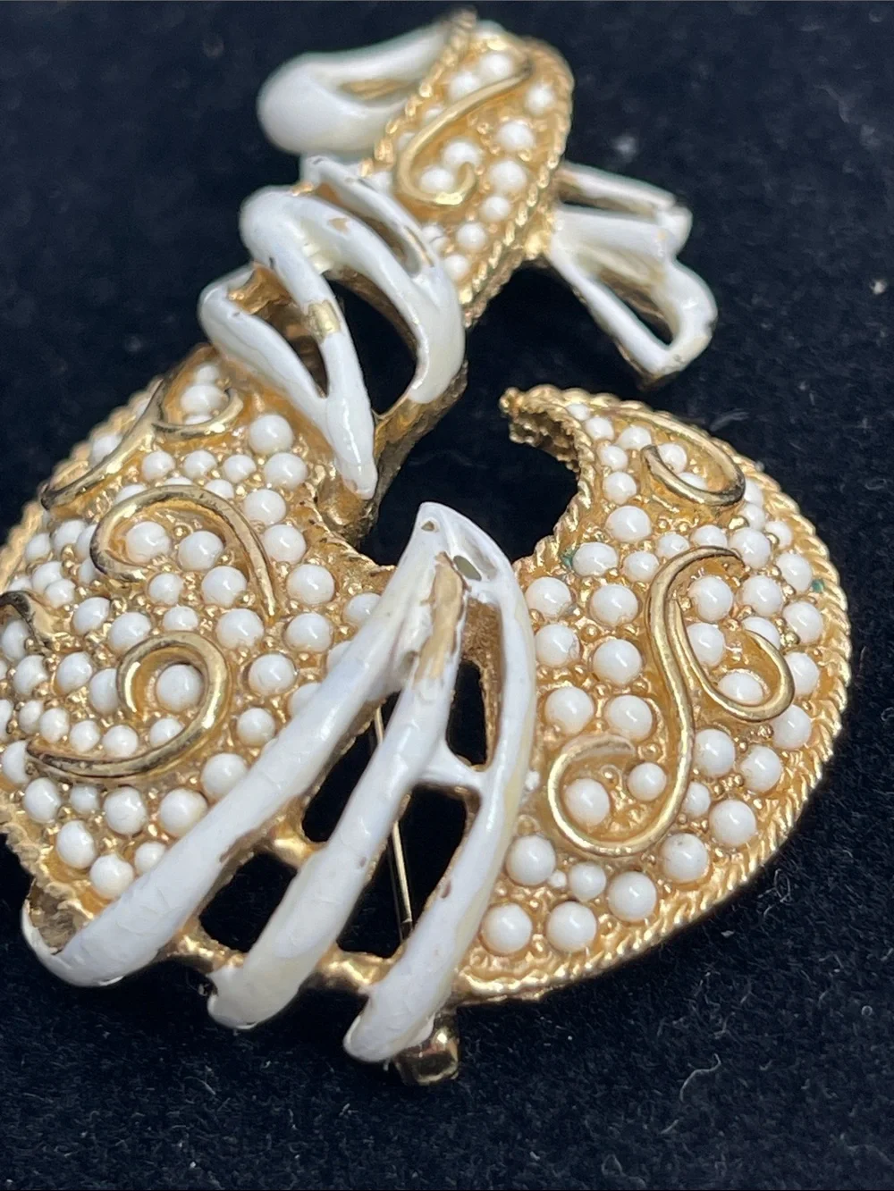 RARE Hattie Carnegie Abstract Goldtone + White Enameled Accent Brooch